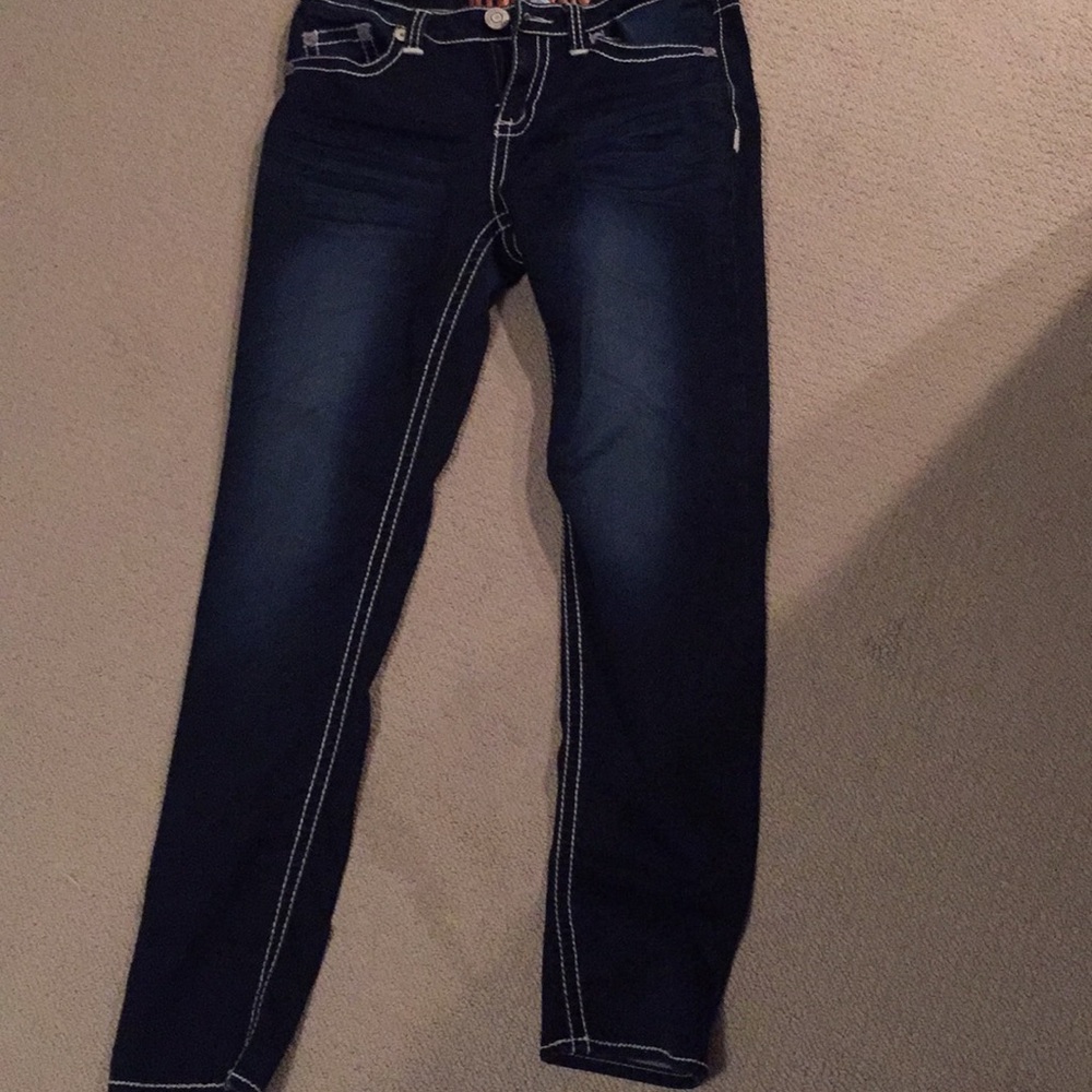 Dark mid rise jeggings with white stitching